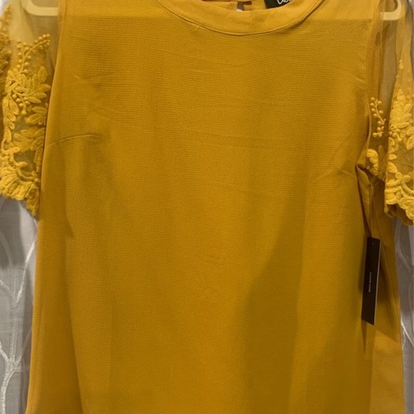 *NEW* LULU’S MUSTARD YELLOW EMBROIDERED TOP - Picture 2 of 3